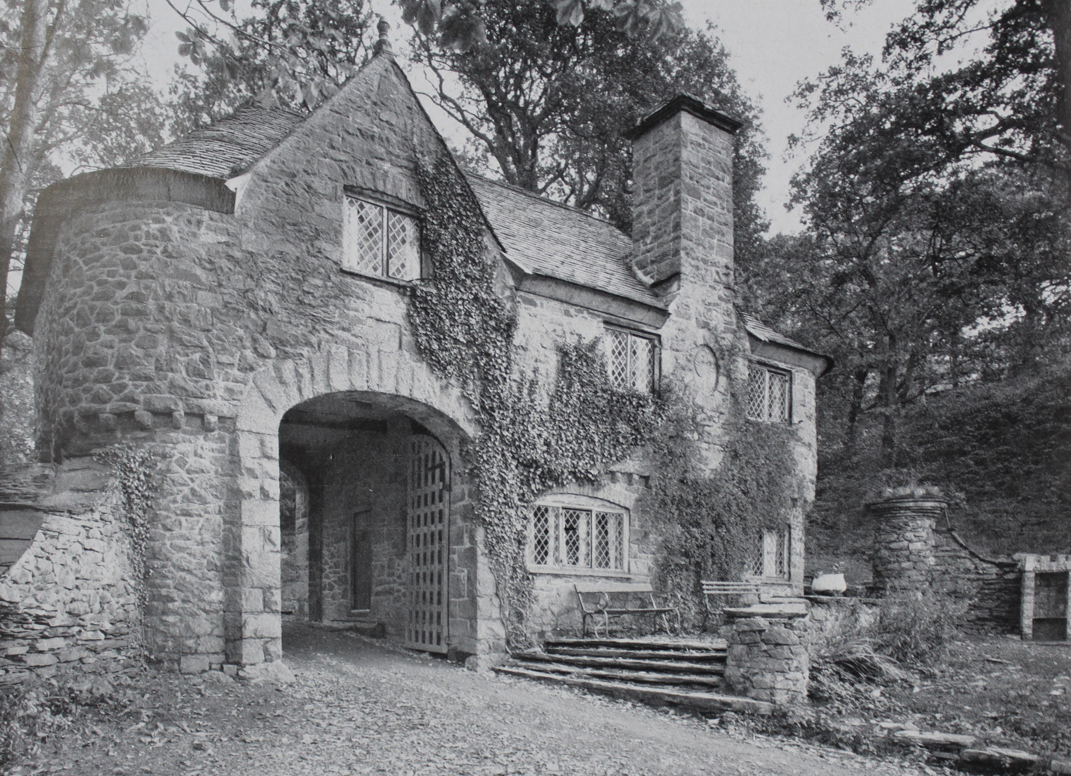 Plas Brondanw Gate-House